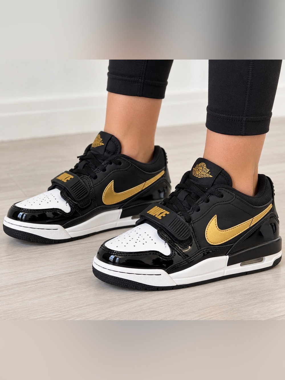NIKE Air Jordan Legacy 312 Low Black Metallic Gold Sneakers size 4Y
